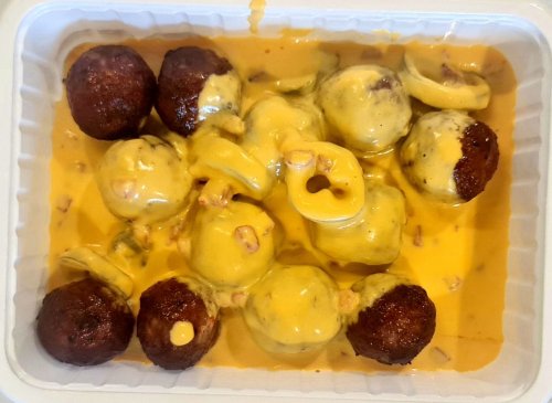 Cheddar sajtos húsgolyó tál