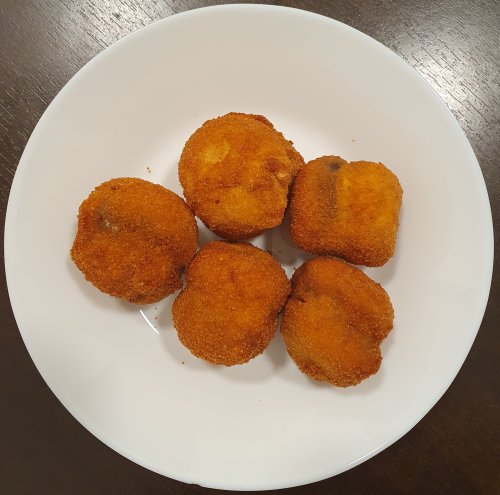 Juhtúróval töltött gombafejek rántva