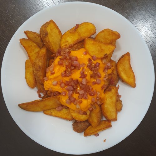 Cheddar steak burgonya, baconos