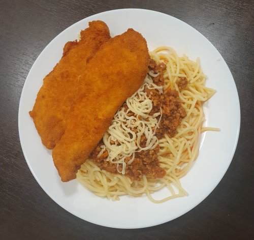 Bolognai spagetti, rántott csirkével
