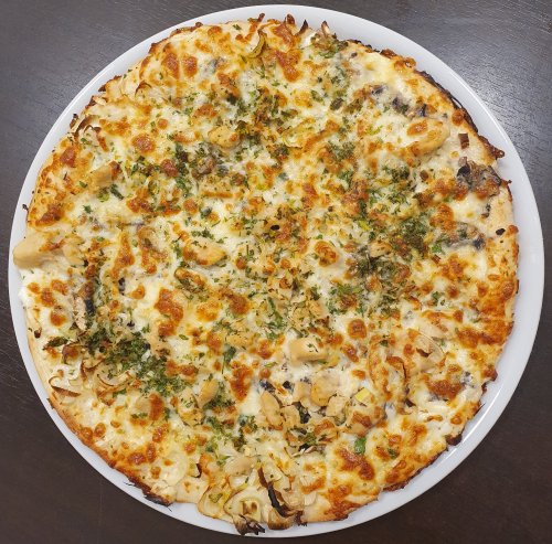 Chee-Pollo pizza