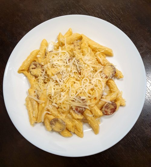 Kolbászos-juhtúrós tészta