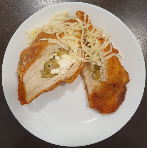 Fetával-olivabogyóval töltött csirkemell rántva