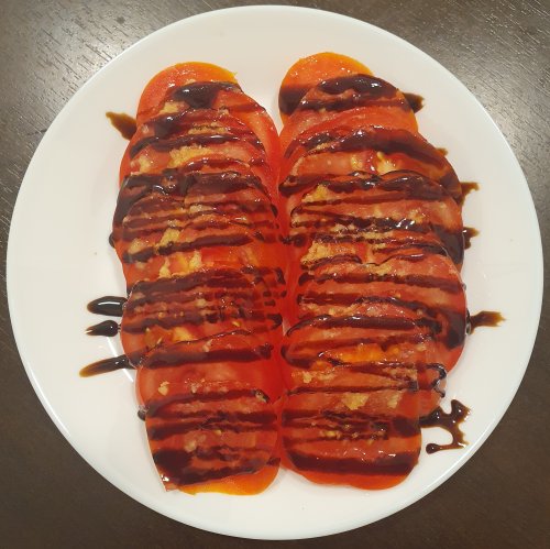 Balzsamkrémes-fokhagymás paradicsomsaláta