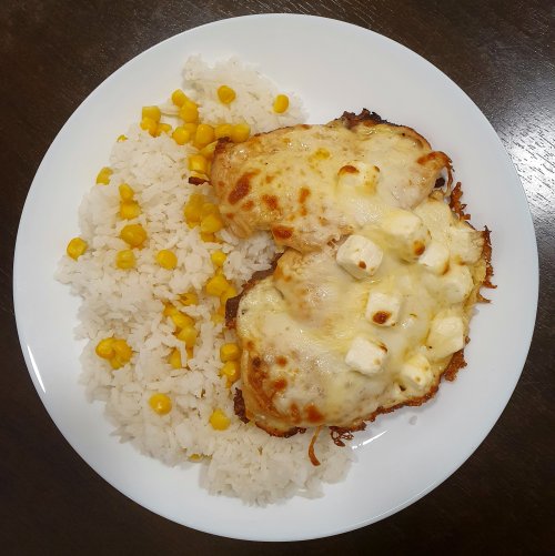 Kétsajtos csirke Tál