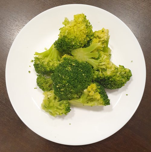 Párolt brokkoli