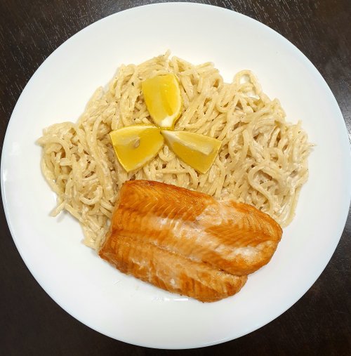 Grill lazacfilé tejszínes-fokhagymás spagettivel