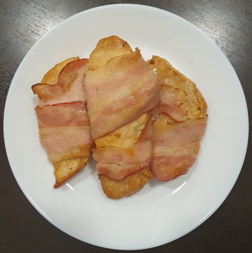 Baconbe tekert csirkemell